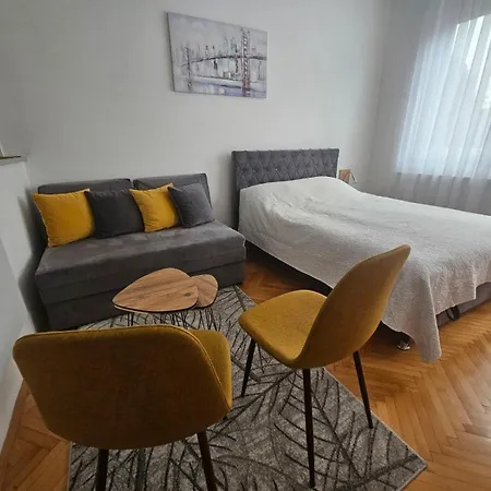 Stan Na Dan G & V Apartment Prijedor Exterior photo