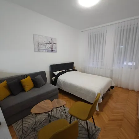 Stan Na Dan G & V Apartment Prijedor Exterior photo
